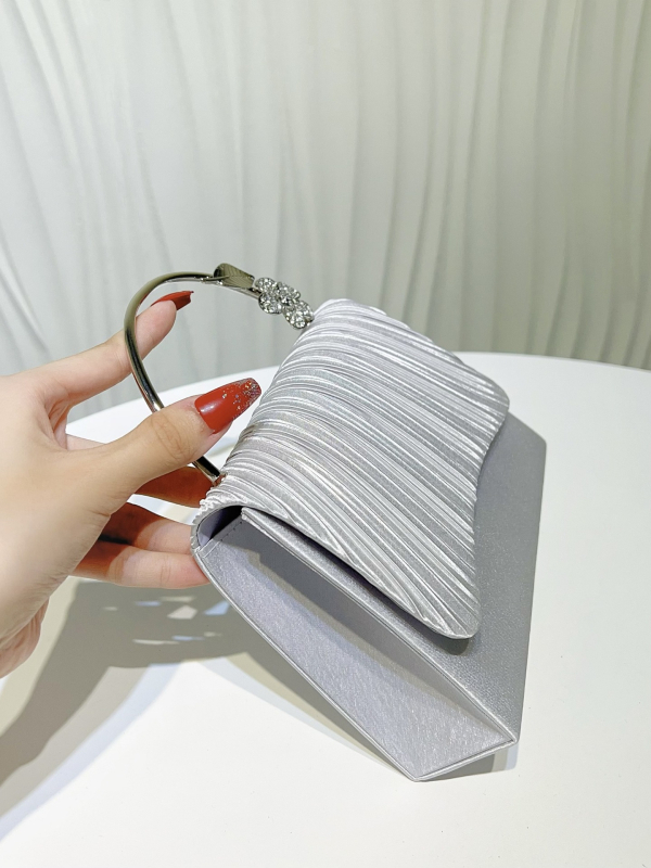 Crna clutch torbica s lancem, svestrana za večernje haljine i bankete, elegantna i jednostavna, inspirirana cheongsam