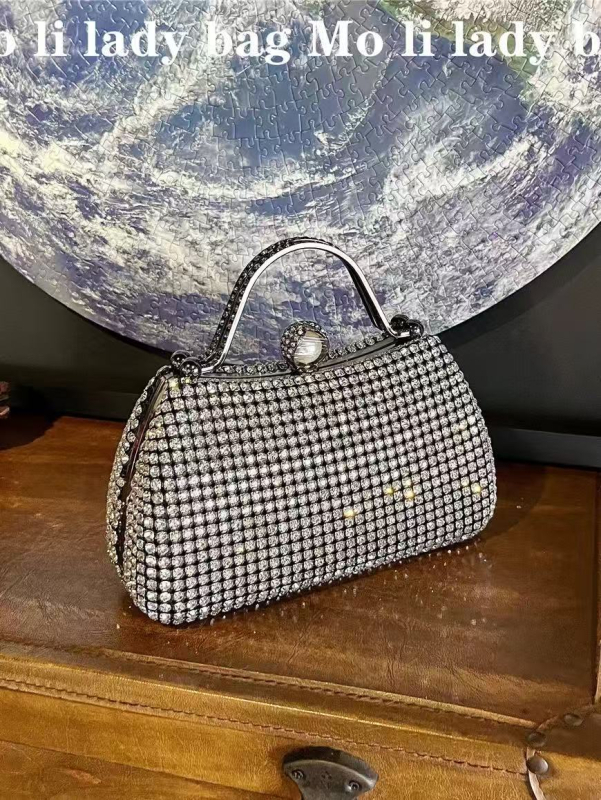 Dijamantima ukrašena večernja clutch torbica za žene, lagani luksuz, box-stil