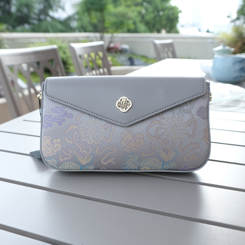 Nova kineskog stila crossbody torba od svile s lancem, kovertni oblik, inspirirana nacionalnim stilom, mala veličina, pretinac za telefon