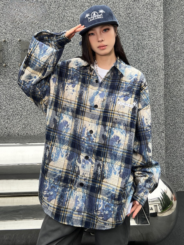 Fanset divatmárka 2026 tavasz: hímzett hosszú ujjú ing tie-dye effektű részletekkel férfiaknak és retro kockás dzseki nőknek