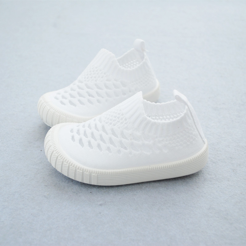 Nyári gyerekcipő légáteresztő hálós anyagból, fehér slip-on uniszex