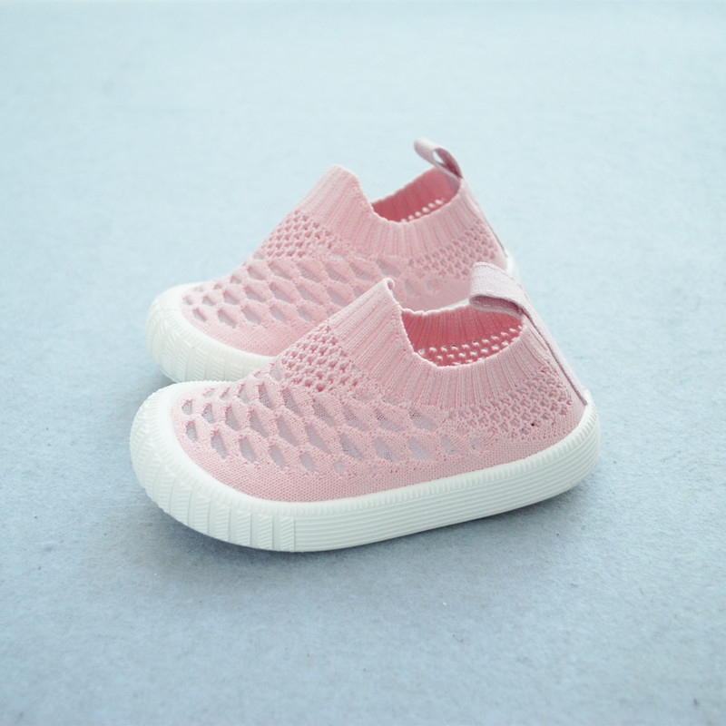 Nyári gyerekcipő légáteresztő hálós anyagból, fehér slip-on uniszex