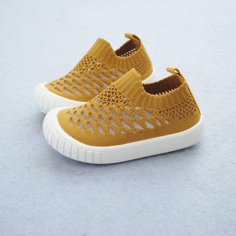 Nyári gyerekcipő légáteresztő hálós anyagból, fehér slip-on uniszex