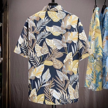 Férfi virágos rövid ujjú ing, könnyű nyári viselet, hawaii-stílusú retro tengerparti megjelenés