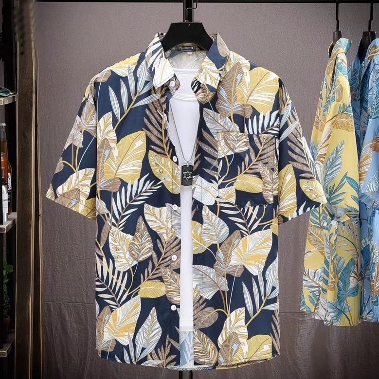 Férfi virágos rövid ujjú ing, könnyű nyári viselet, hawaii-stílusú retro tengerparti megjelenés