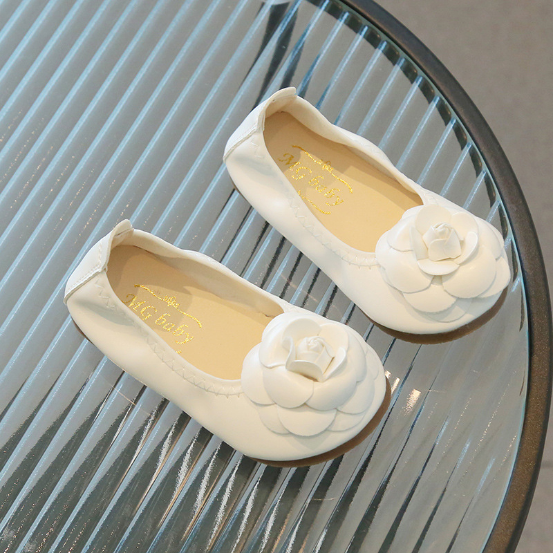 2026 tavasz – Koreai stílusú lányoknak slip-on puha talpú tánccipő, pillangó mintával, gyerekeknek