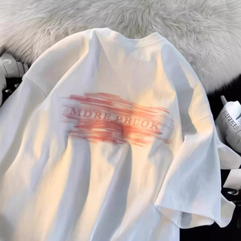 Férfi rövid ujjú pamut T‑shirt geometriás mintával, laza szabás, fehér