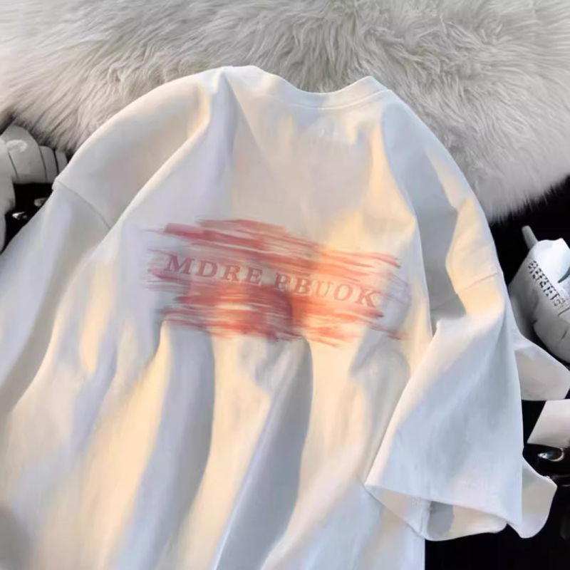 Férfi rövid ujjú pamut T‑shirt geometriás mintával, laza szabás, fehér