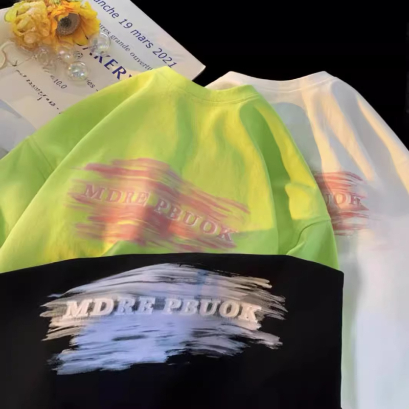 Férfi rövid ujjú pamut T‑shirt geometriás mintával, laza szabás, fehér