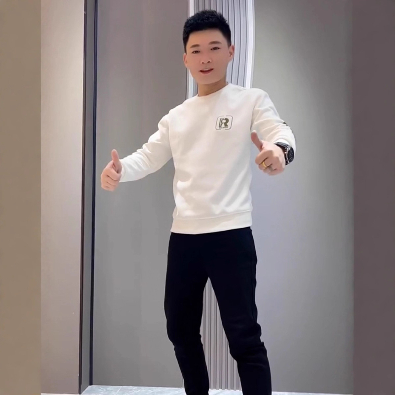 Muški pulover s okruglim izrezom i otiskom, dugi rukavi, unutarnji flis, slim fit, 96% pamuk