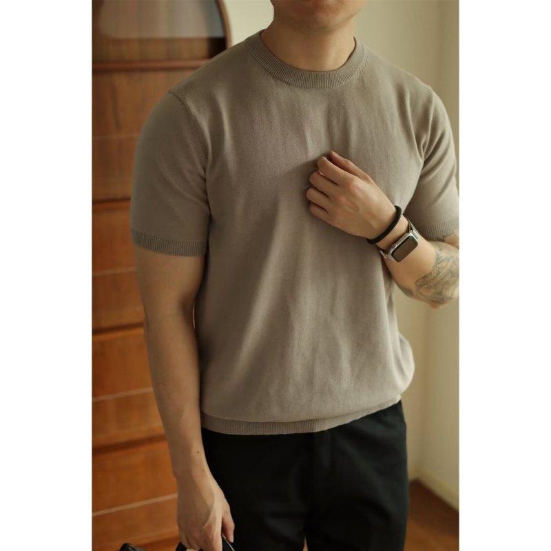 Férfiaknak szóló vékony szabású ice silk anyagú rövid ujjú kötött T‑shirt, egyszínű, kerek nyakkal