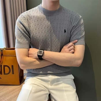 Nyári új, hímzett textúrájú kötött férfi rövid ujjú póló, koreai stílusú karcsú szabás, lélegző, üzleti casual