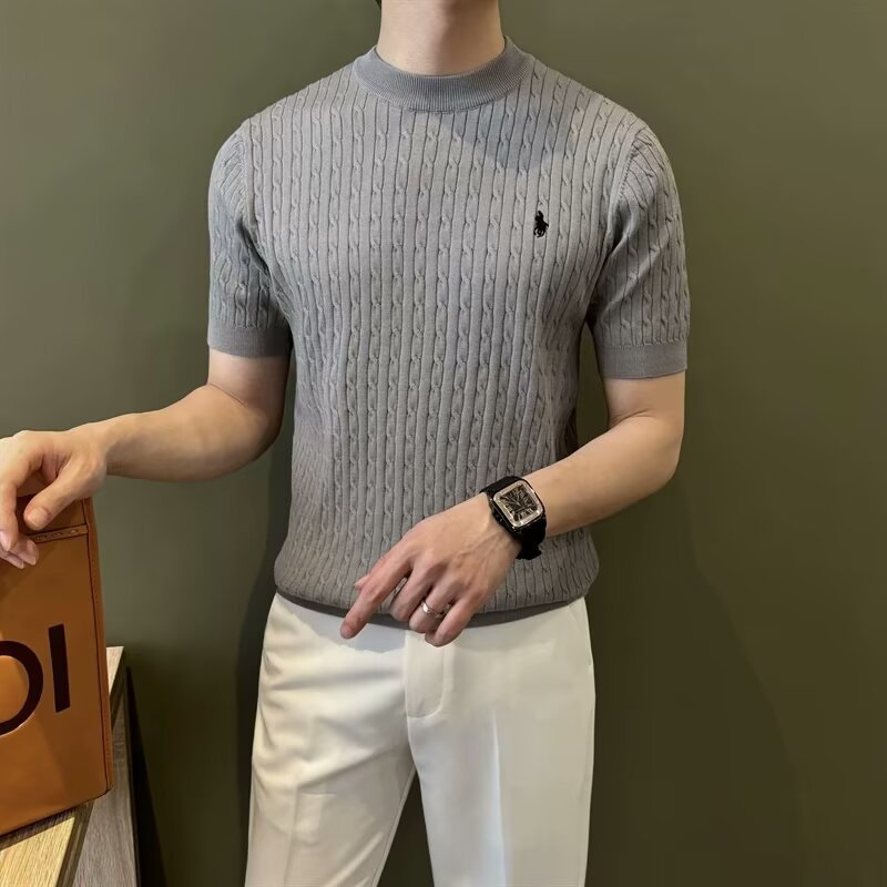 Nyári új, hímzett textúrájú kötött férfi rövid ujjú póló, koreai stílusú karcsú szabás, lélegző, üzleti casual