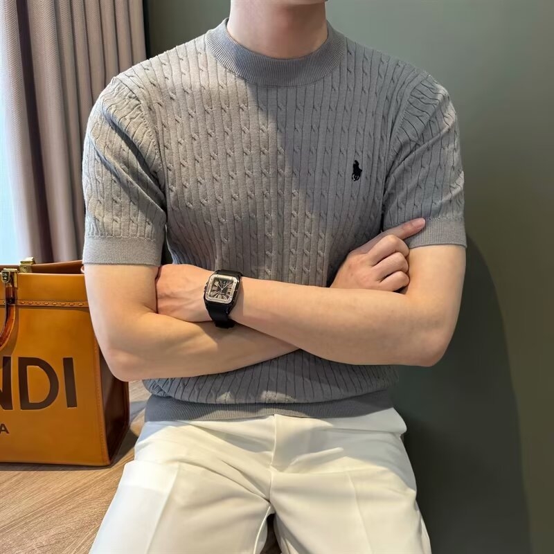 Nyári új, hímzett textúrájú kötött férfi rövid ujjú póló, koreai stílusú karcsú szabás, lélegző, üzleti casual