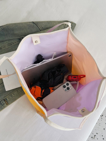 Ženska nylon torba za rame s printom crtića, dizajn u blok bojama, velika zapremina, model 2025