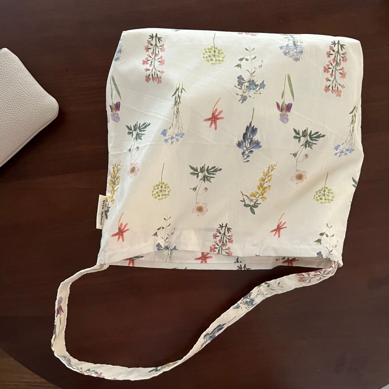 Su Xi platnena torba – bež pozadina s otiskom grančastih cvjetova, pamuk torba za rame s crossbody dizajnom za učenice