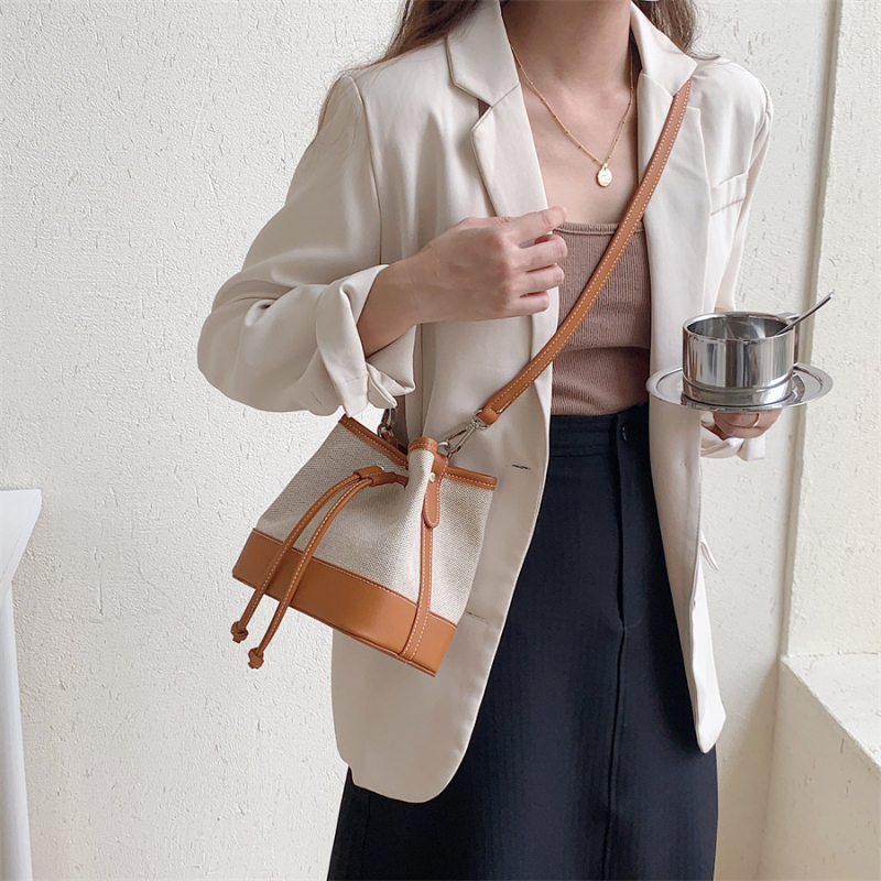 Kanvas torba u stilu Koreje s vrpcom, plisiran dizajn, mala crossbody torbica za žene