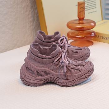 Dječje tenisice s mrežastim gornjim dijelom, prozračan dizajn, debeli đon, casual dad shoes stil, jesen 2025