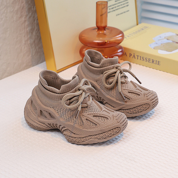 Dječje tenisice s mrežastim gornjim dijelom, prozračan dizajn, debeli đon, casual dad shoes stil, jesen 2025