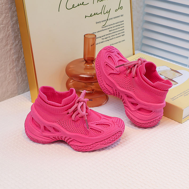Dječje tenisice s mrežastim gornjim dijelom, prozračan dizajn, debeli đon, casual dad shoes stil, jesen 2025