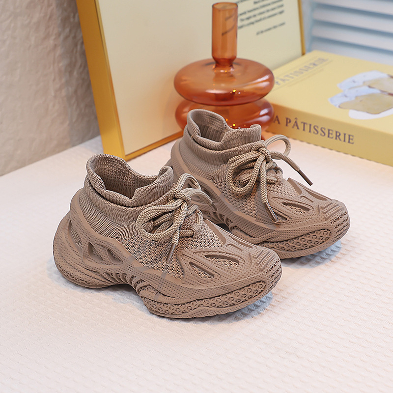 Dječje tenisice s mrežastim gornjim dijelom, prozračan dizajn, debeli đon, casual dad shoes stil, jesen 2025