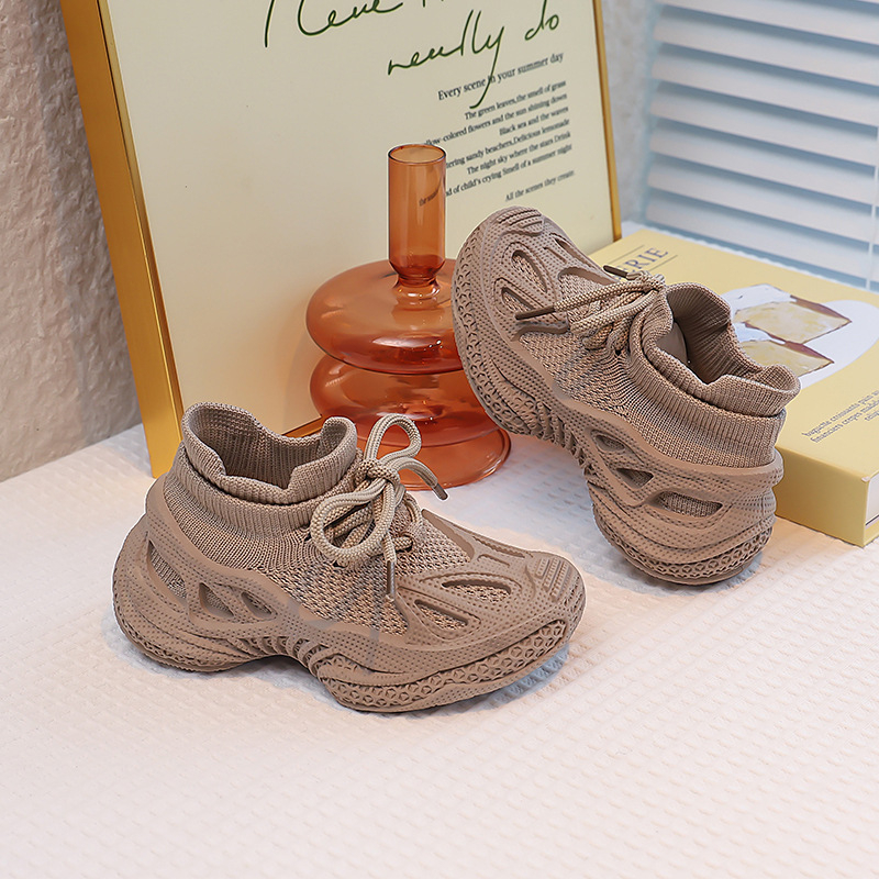 Dječje tenisice s mrežastim gornjim dijelom, prozračan dizajn, debeli đon, casual dad shoes stil, jesen 2025