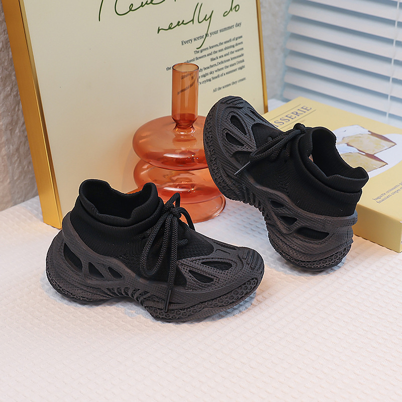 Dječje tenisice s mrežastim gornjim dijelom, prozračan dizajn, debeli đon, casual dad shoes stil, jesen 2025
