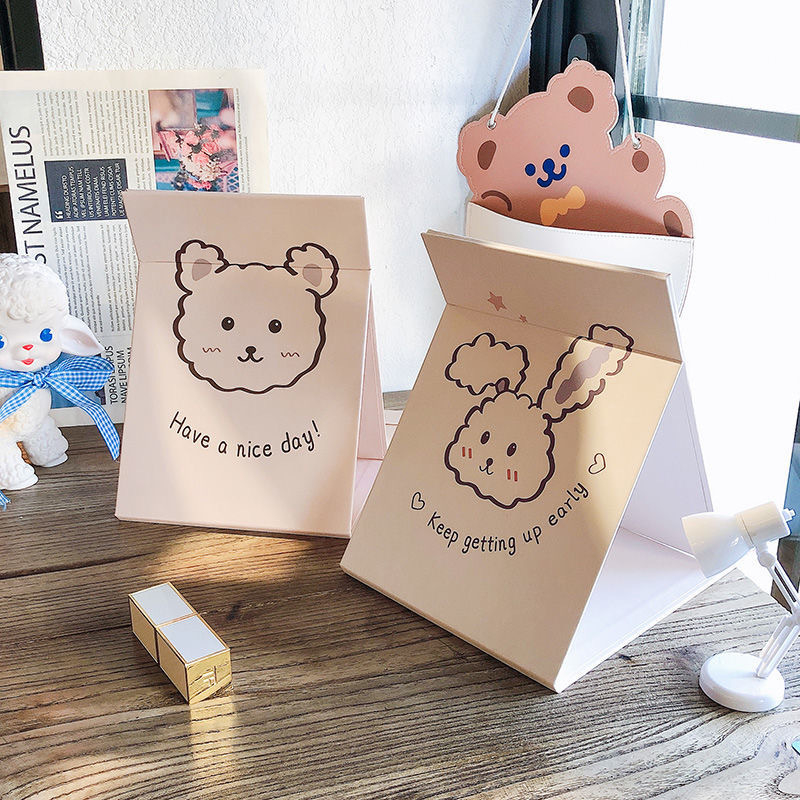Nyitható asztali sminktükör — aranyos hercegnő-stílus, szív motívummal, diákszobában használható