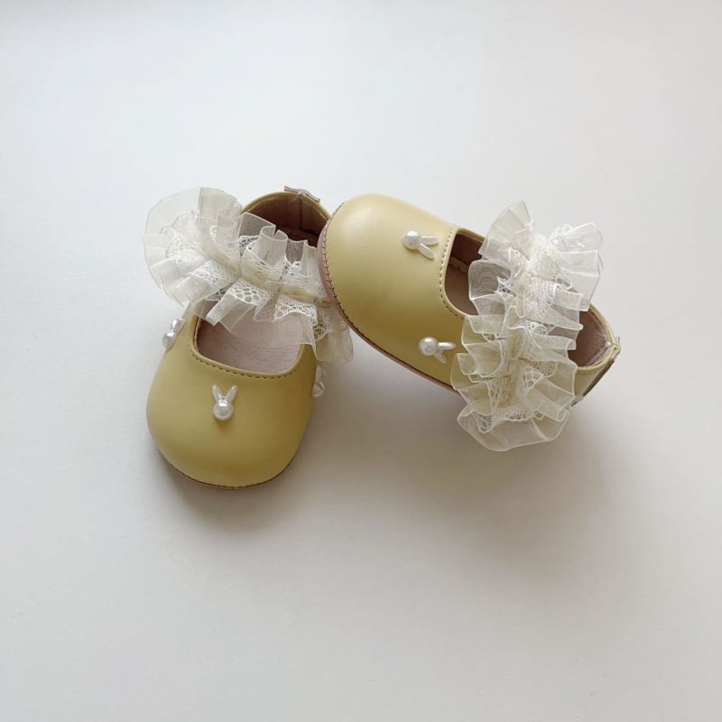 Csipkés díszítésű egyszínű bőrcipő lányoknak, T-strap, puha talppal