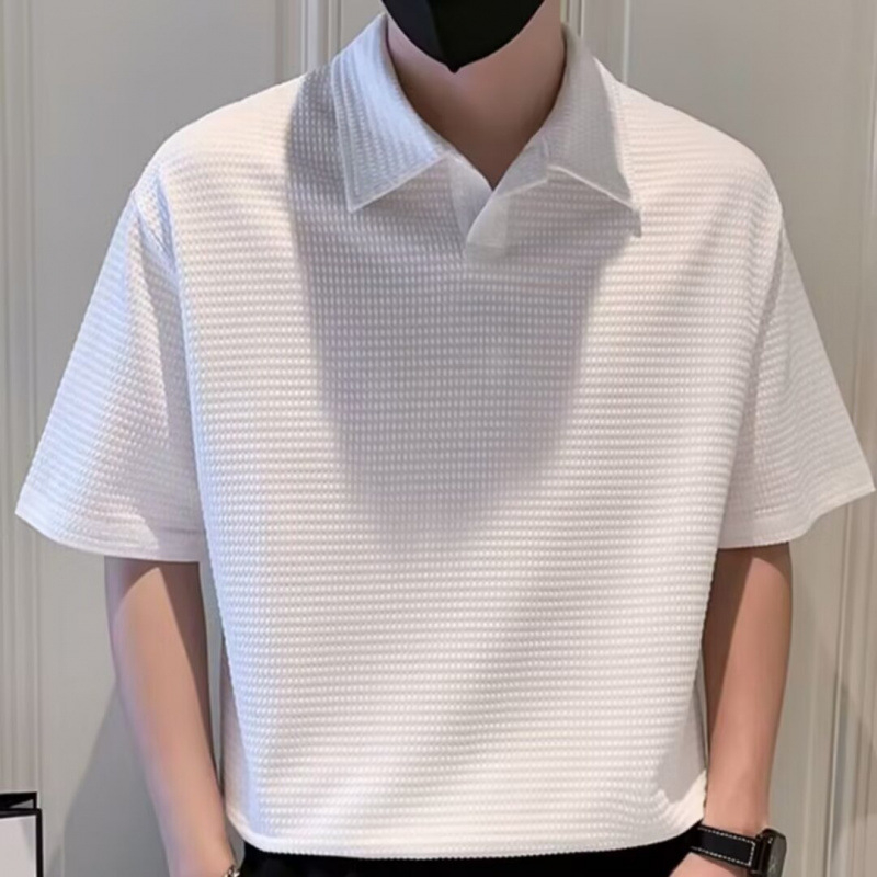 Férfi rövid ujjú vafel-textúrájú poloing kockás mintával, laza szabású, kényelmes nyárra.