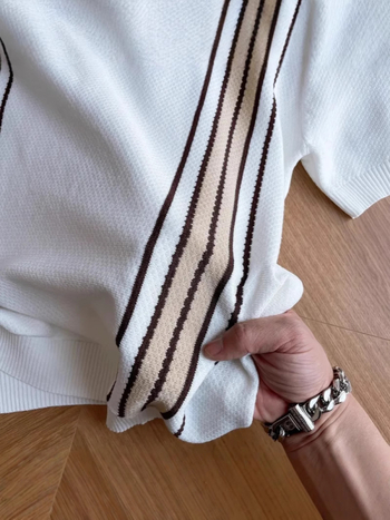 Férfi kontrasztcsíkos, jégkötött anyagból készült rövid ujjú polo, nyári modell, gallér dizájn, karcsú szabás
