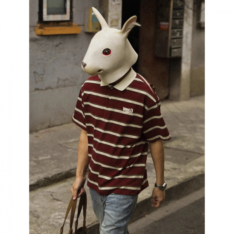 Férfi nyári polo, csíkos mintázat, laza szabás, rövid ujjú, patchwork dizájn, amerikai retro utcai stílus.
