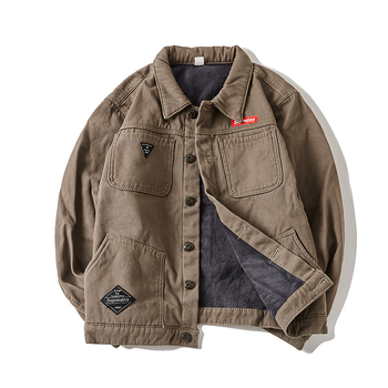 Japán stílusú munkásdzseki őszi–téli szezonra, fleece-béléssel, strapabíró, foltok ellenálló, több zsebbel, laza, oversize szabású férfi kabát.