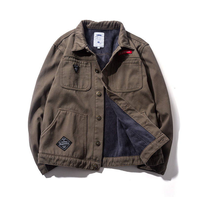 Japán stílusú munkásdzseki őszi–téli szezonra, fleece-béléssel, strapabíró, foltok ellenálló, több zsebbel, laza, oversize szabású férfi kabát.
