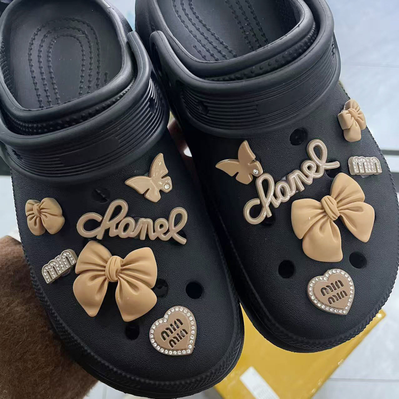 Plavi leptir: odvojivi cvjetni ukrasi za obuće Crocs stila – DIY dodaci