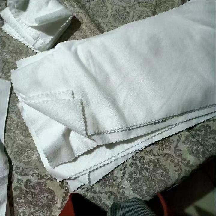 Krpe od mikrovlakana za čišćenje i higijenu; upijaju ulje i vodu; pogodne za staklene površine.