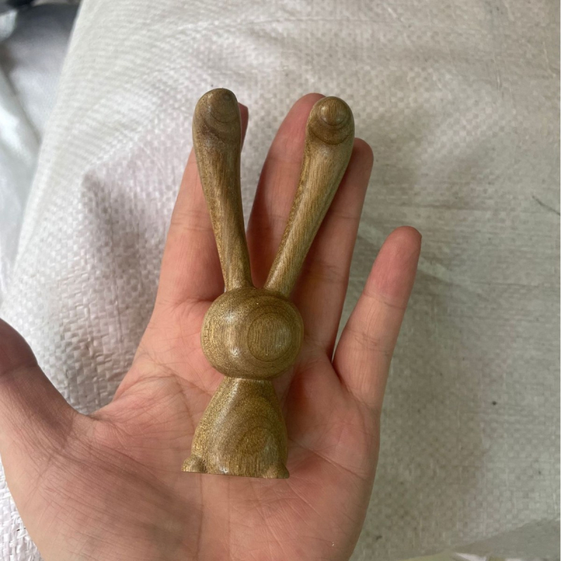Drveni zeko od thuje – masaža lica na akupunkturne točke, ukrasni privjesak