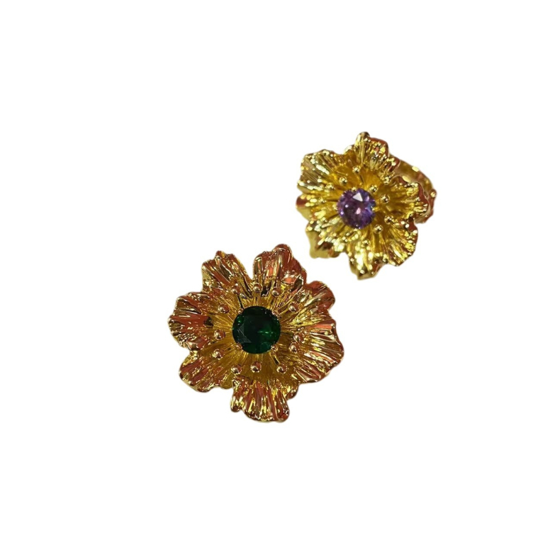 Set nakita s kamelijom — elegantni vintage naušnice i prsten