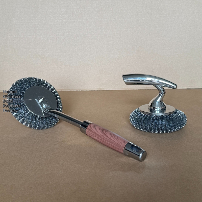 Hrubšia nerezová panvová kefka s dlhým držadlom, kuchynské použitie, nepoškriabáva povrchy, čistiaca kefka a guľa zo oceľovej vlny
