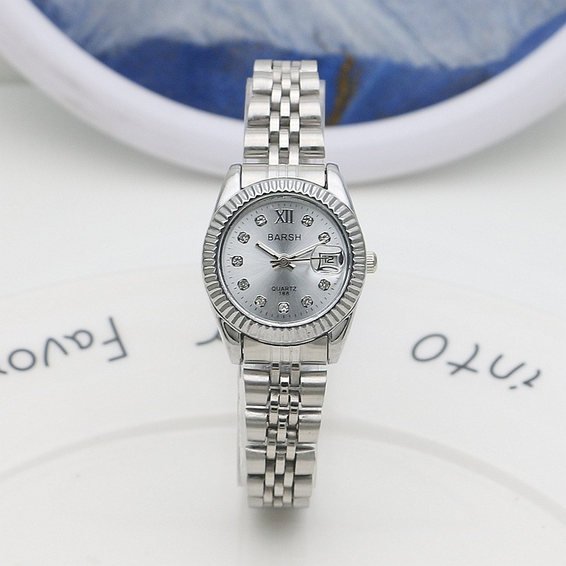 Ženski kvarcni sat s okruglim kućištem, zlatni ton, metalna narukvica i bezel s kristalima — model 8695