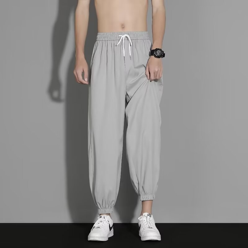 Férfiaknak lazán szabott cropped sportnadrág, gyorsan száradó Ice Silk anyagból, nyári sportos viselet