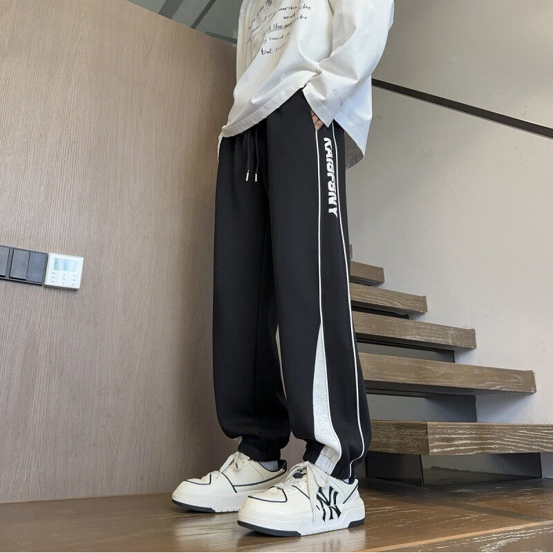 Férfiaknak lazán szabott tavaszi casual jogger nadrág, pamut-poliészter 60/40, csíkos