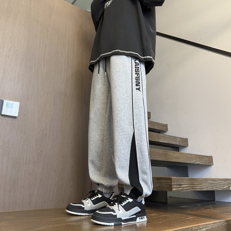 Férfiaknak lazán szabott tavaszi casual jogger nadrág, pamut-poliészter 60/40, csíkos