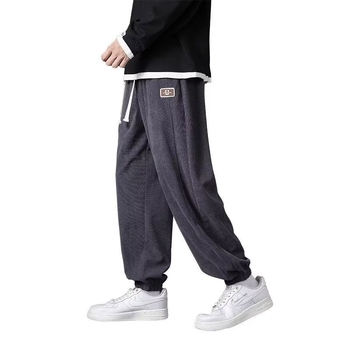 Férfi corduroy nadrág, lazán szabott, középmagas derekú, húzózsinóros záródás, mandzsetta a bokánál, téli casual