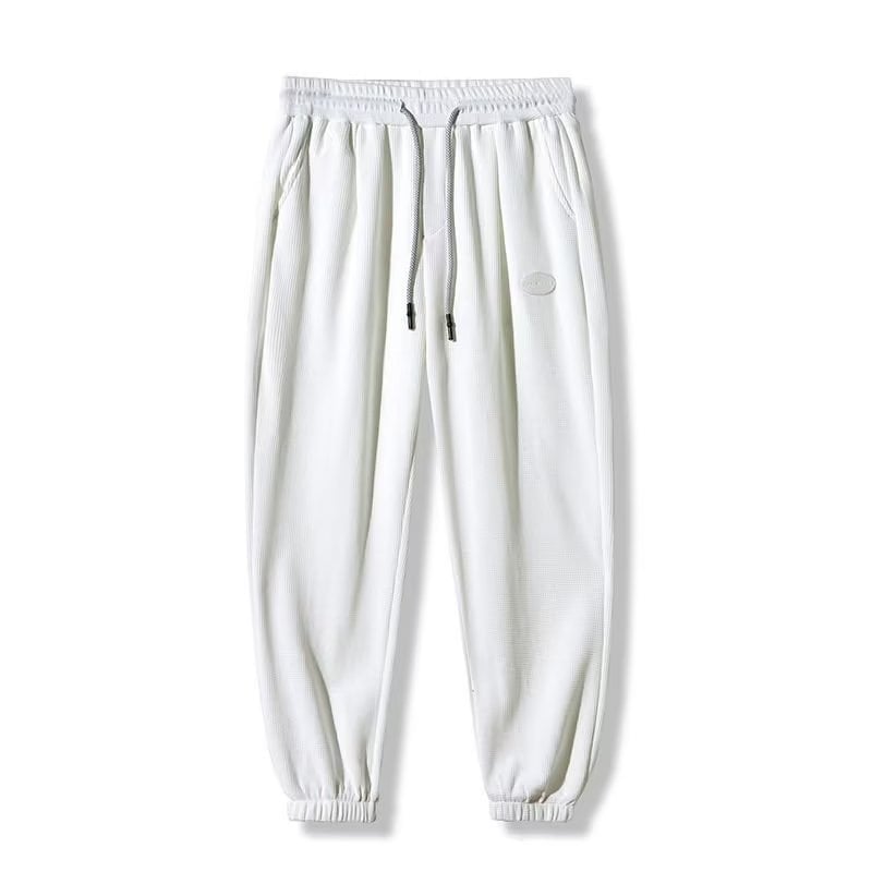 Muške hlače s flecom iznutra i vafl uzorkom, kratka duljina, slobodan kroj, sportski stil.