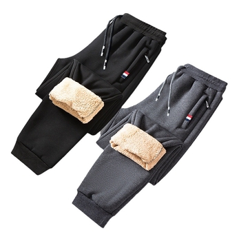 Férfi téli fleece-béléssel ellátott sportnadrág, vastag meleg, hosszú, egyenes szabású, középmagas derék, övvel és zipzárral