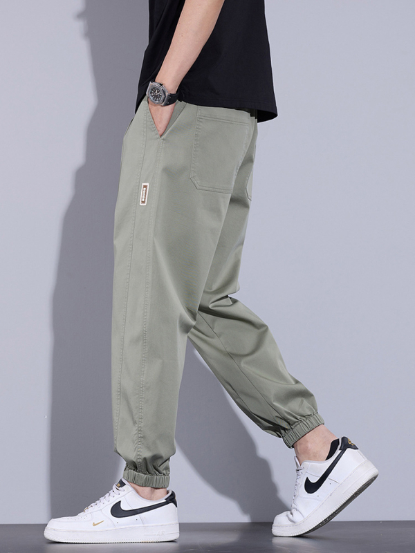 Férfi cropped nadrág, laza szabás, workwear-stílus, pamut-poliészter keverék, lélegző nyárra 2025