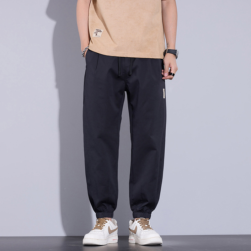 Férfi cropped nadrág, laza szabás, workwear-stílus, pamut-poliészter keverék, lélegző nyárra 2025