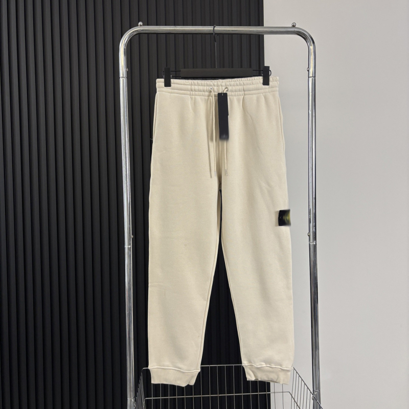 Férfi pamut jogger nadrág fleece-vel bélelt, jelvénnyel, húzózsinóros derék, szűk szabású, bokánál mandzsetta, téli mindennapi viselet