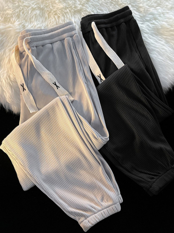 Férfi ice silk nadrág nyárra, vékony, elasztikus derék, cropped hossz, laza szabás, mandzsettás